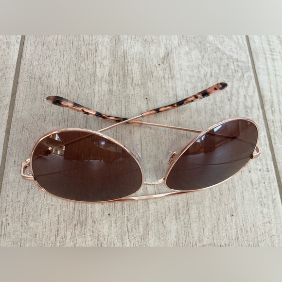 Alex Perry Aviator Rose-Gold Sunglasses - Picture 3 of 11